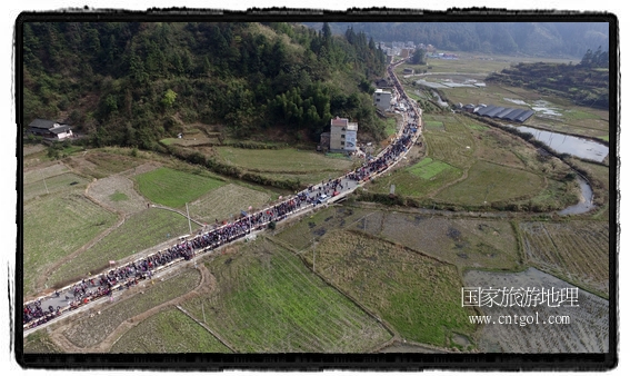 1700桌合攏宴，總長3.7公里，10380人同桌就餐，創(chuàng)歷史之最